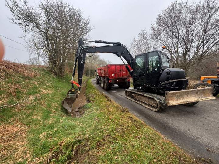 Construction dun enrochement Rochefort-Montagne.jpeg